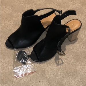 Black Le Chateau Heels